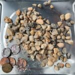 墓じまいが増えました。(画像は墓じまいの折に遺骨と混じっていた砂利や異物です)